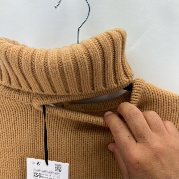 Zara - Women's Merino Wool Cut Outs Limited Edition Sweater - Brown. Size: XS-S. - Picture 11 of 16